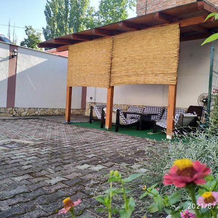 Apartman Tia Осиек Экстерьер фото